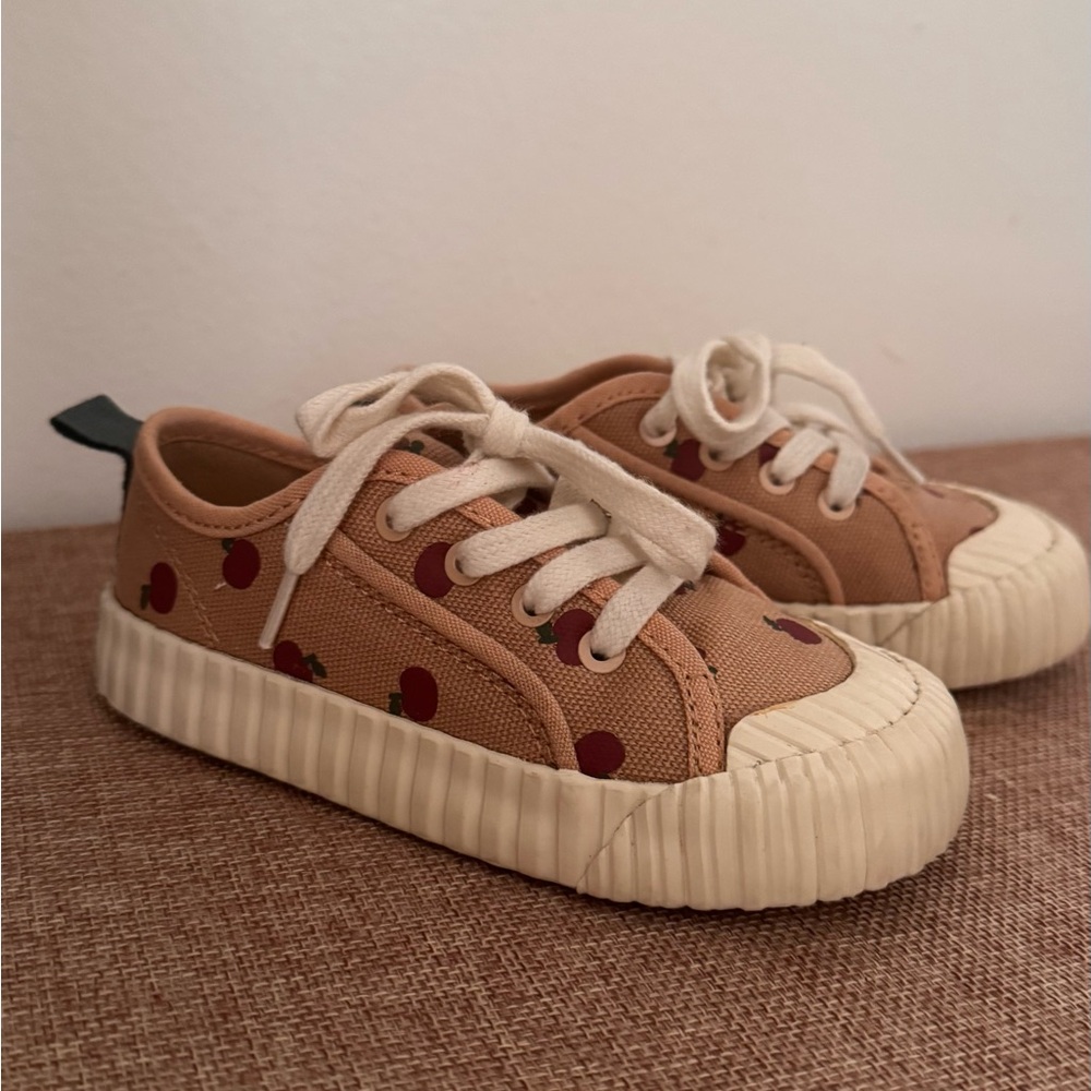 Zara toddler Tan Sneakers with Textured Sole